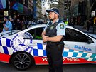 Policista dohlíí na prbh demonstrace v Sydney. Protestovat v reakci na smrt...