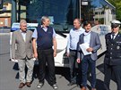 S t�mto autobusem jezd� Robert Du�ek rok a p�l. Te� ho zdob� i plaketa s...