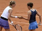 Petra Kvitová (vlevo) a Barbora Strýcová v utkání proti dvojici Miriam...