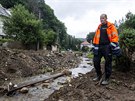 Petr Ve�e�a z B�evence na b�ehu potoku Dra��vka, kter� se b�hem siln�ch bou�ek...