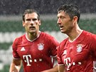 Robert Lewandowski (vpravo) z Bayernu slaví svj gól.