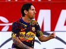 Lionel Messi z Barcelony se rozcviuje.