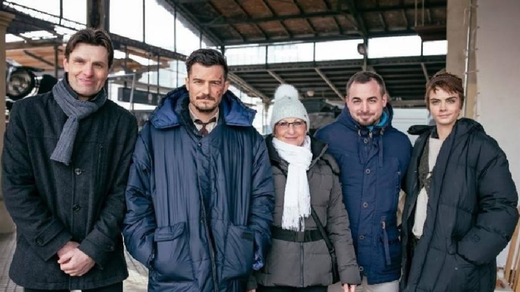 V lét� do �esk p�ijede Orlando Bloom (druhý zleva) i Cara Delevigne (zcela...