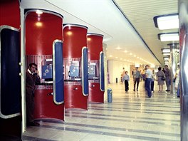 Telefonní automaty ve stanici metra Mstek (1978)