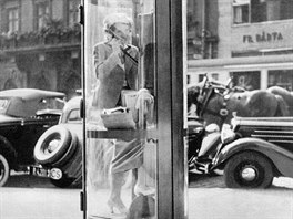 Telefonní budka v roce 1938