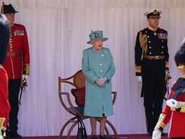 Královna Albta II. a skromná oslava 94. narozenin panovnice (Windsor, 13....