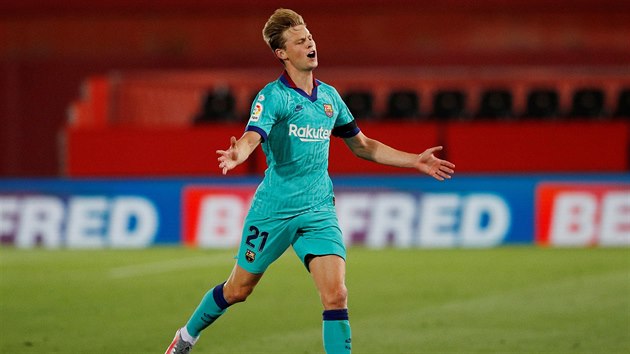 Frenkie de Jong z Barcelony se div.