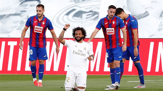 Marcelo z Realu Madrid oslavuje svj vstelen gl proti Eibaru.