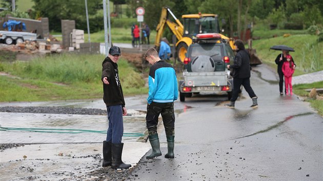 Obc Potky na rsku se pehnala velk voda. Voda zaplavila i nov dm Martiny Sblkov (14. ervna 2020)