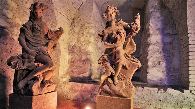 Na zámku ve Valči v předpremiéře představili instalaci osmadvaceti originálních soch z dílny Matyáše Bernarda Brauna. Sochy jsou instalované v lapidáriu zámecké kovárny, instalace je multimediální. (11. června 2020)