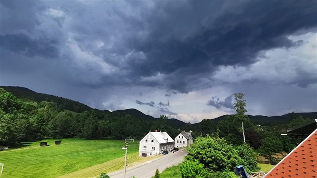 Meteorologové hlásí změnu. Koledníkům bude na Velikonoční pondělí chladno