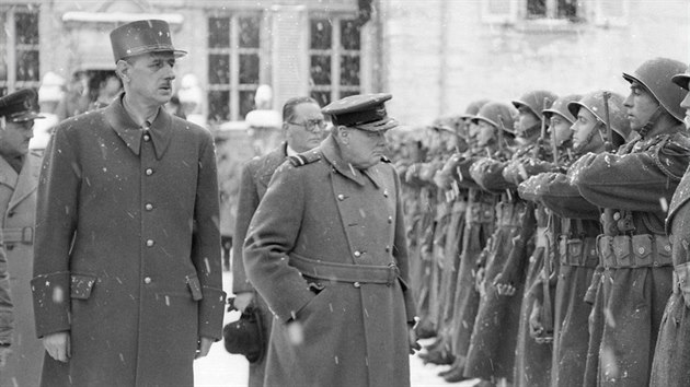 Generl Charles de Gaulle (vlevo) a britsk premir Winston Churchill v listopadu 1944