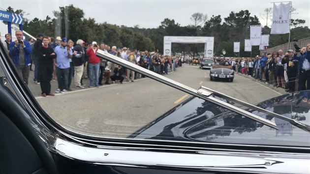 The Talbot Lago T26GS of father and son Kudel from Chropyn has already collected several titles at world competitions of elegance. The photos are from the show in California, where he was third.