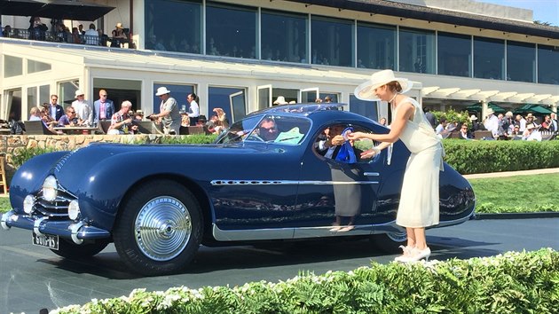 The Talbot Lago T26GS of father and son Kudel from Chropyn has already collected several titles at world competitions of elegance. The photos are from the show in California, where he was third.