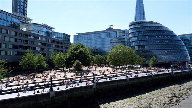 Do londýnské finanční čtvrti City se po koronavirové pandemii pomalu vracejí lidé.