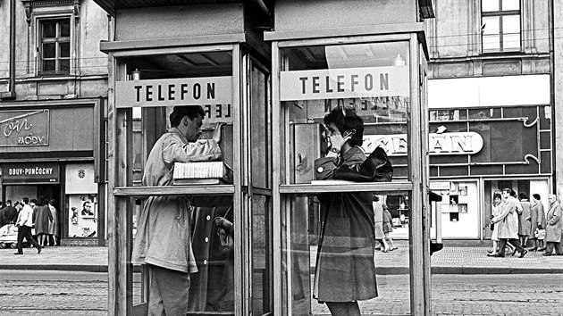 Telefonn budky v Praze (1962)