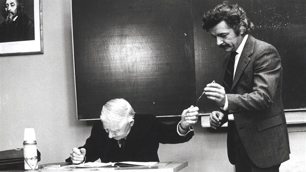 Frantiek Kovk a Ladislav Smoljak ve filmu Mareku, podejte mi pero! (1976) 