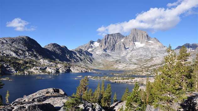 John Muir Trail je zhruba 370 kilometr dlouh trek vedouc pohom High Sierra Nevada v Kalifornii.