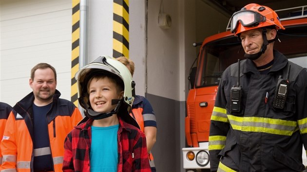 Osmiletého Adama ze Svatoslavi na Brněnsku ocenili za jeho hrdinství u autonehody záchranáři i hasiči.