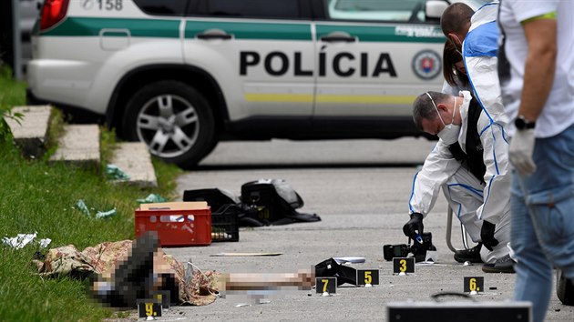 Policie dopadla tonka, kter napadl pt lid v prostorch zkladn koly ve Vrtkch na Slovensku. (11. ervna 2020)