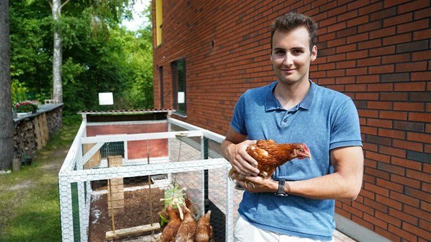 Markus Marandi z estonskho Tallinnu pzuje se svm pronajatm kuetem.