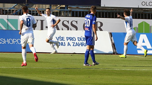 Libereck  Jakub Peek se raduje ze vstelen glu v semifinle pohru v Olomouci.