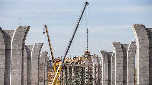 Stavba dálnice D11 do Jaroměře (16.4.2020).