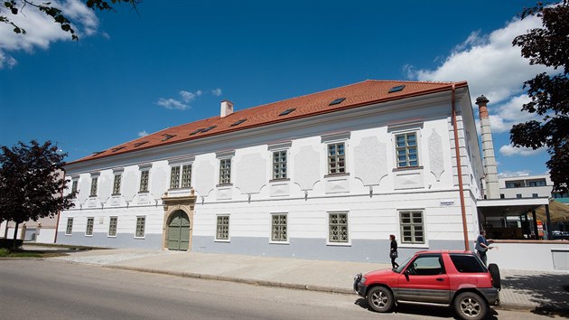 Pamtkov chrnn historick budova panskho pivovaru z konce 17. stolet nyn slou jako hotel a restaurace.