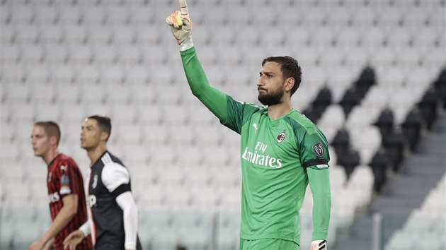 Brank Gianluigi Donnarumma z AC Miln pot, co ho z penalty nepekonal Cristiano Ronaldo z Juventusu.