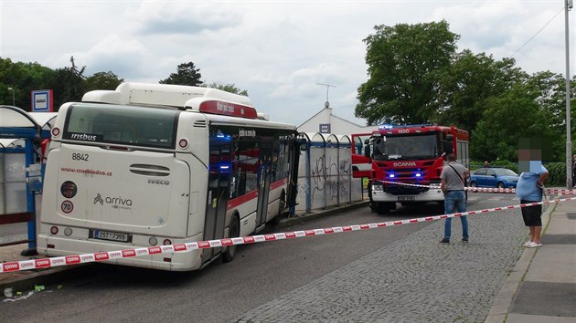 Autobus na autobusovém nádraží ve Slaném naboural do zastávky. (9.6.2020)
