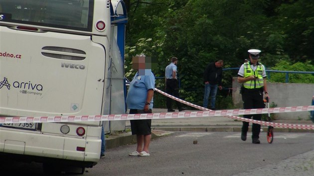Autobus na autobusovém nádraží ve Slaném naboural do zastávky. (9.6.2020)