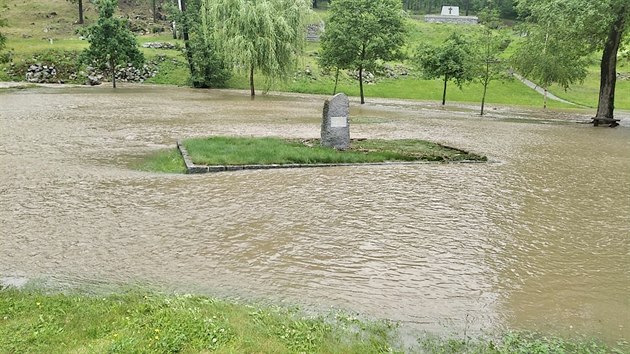 Pietní údolí v Ležákách bylo zaplavené.
