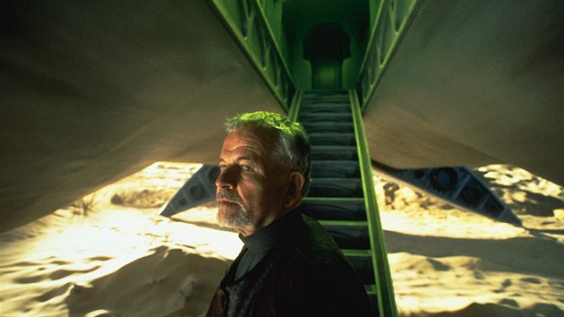 Ian Holm ve filmu Pátý element