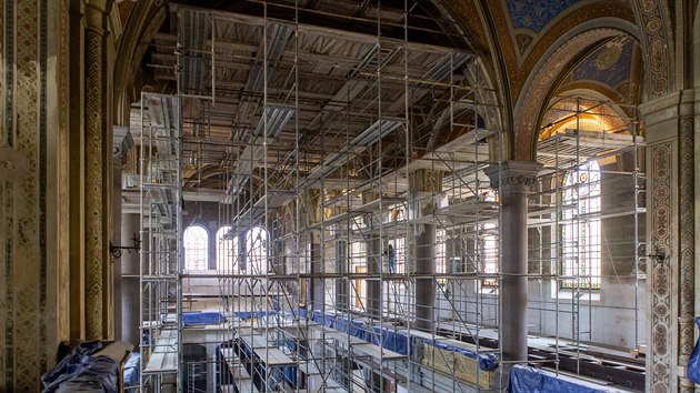 Oprava n�st�nn�ch maleb ve Velk� synagoze v Plzni po dlouh�ch 130 letech. (9. 6. 2020)