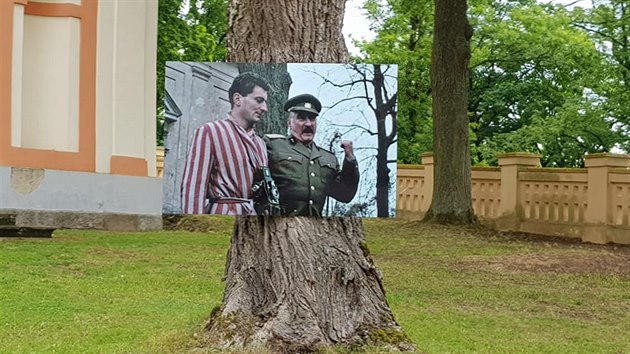 ern baroni se vrtili na Zelenou Horu. Slavn esk film pipomn uniktn expozice. Nvtvnci bhem prohldky zmku navtv msta, kde se film natel.