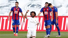 Marcelo z Realu Madrid oslavuje svj vstelený gól proti Eibaru.