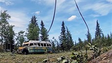 Oputný autobus v centrální Aljace, který proslavil film Útk do divoiny,...