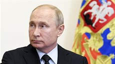 Ruský prezident Vladimir Putin na videokonferenci v rezidenci v obci...