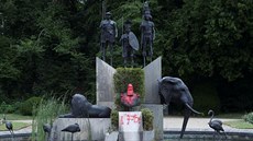 V Belgii pachatelé pokodili sochu krále Leopolda II. (12. ervna)