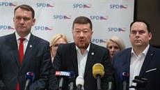 Pedseda hnutí SPD Tomio Okamura hovoí na tiskové konferenci ped jednáním...
