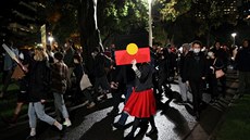 Nepovolený rasový protest v Sidney. (12. kvtna 2020)