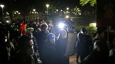 Nepovolený protest proti policejní brutalit� a rasismu v Sydney. (12. �ervna...