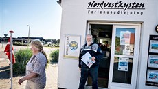 Nmetí turisté v dánském rekreaním stedisku. Nmecko a Dánsko otevelo...