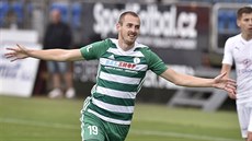 Záloník Roman Kvt z Bohemians slaví gól do sít Slovácka.