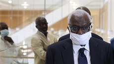 Bývalý prezident IAAF Lamine Diack ped soudem v Paíi.