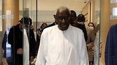 Bývalý prezident IAAF Lamine Diack ped soudem v Paíi.
