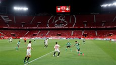 Momentka z utkání FC Sevilla - Betis Sevilla.