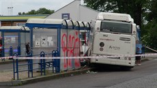 �idi� autobusu m�l p�i nehod� ve Slaném na nohách pantofle.