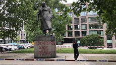Nkdo posprejoval sochu Winstona Churchilla na ikov. (11.6.2020)