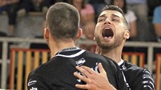Nahráva Tomá Jambor se raduje z bodu pro frýdecko-místecký tým Black Volley...